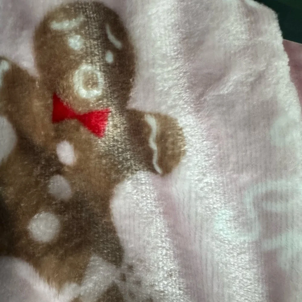 ENVOGUE CHRISTMAS HOLIDAY PUSH THROW BLANKET “GINGER SNAP” W/GINGERBREAD MEN NEW